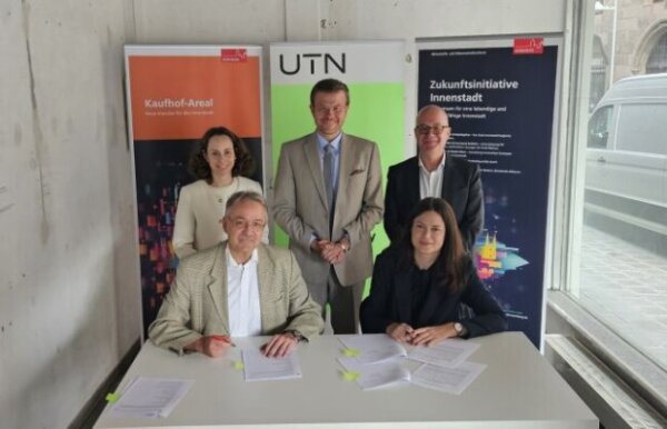 MV-Unterschrift für UTN ehem Kaufhof Nürnberg